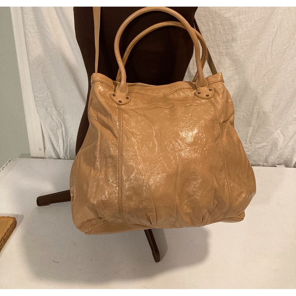 Gap Crossbody Tote Purse EUC veganleather inside pocket easy access snap closure